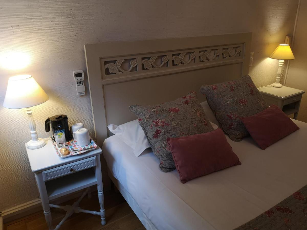 Hotel De L'Amphitheatre Nimes Bagian luar foto