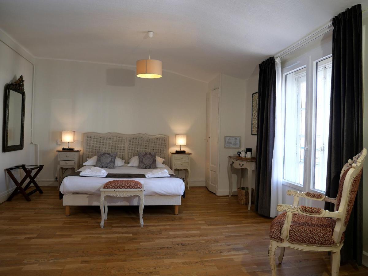 Hotel De L'Amphitheatre Nimes Bagian luar foto